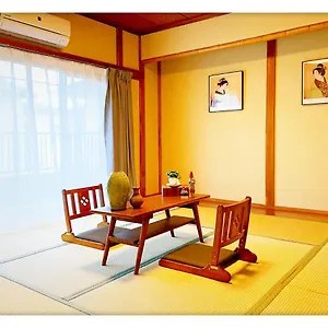 Shinjuku & Shibuya Happy Louis House ホームステイ